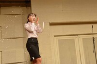 パイを食らった直後の森咲樹。