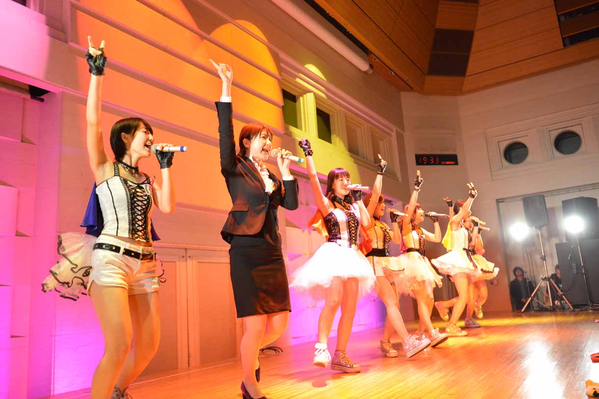 アップアップガールズ（仮）「森咲樹成人式スペシャル」の様子。