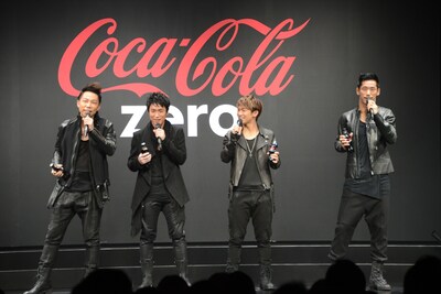 トークセッションの様子。左からUSA、TETSUYA、NAOTO、NAOKI。