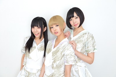左から相沢梨紗、最上もが、夢眠ねむ。