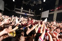 「Welcome![Champagne]LIVE」ライブの様子。（photo by hajime kamiiisaka）