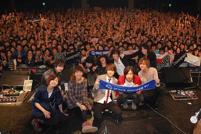 「Welcome![Champagne]LIVE」の様子。（photo by hajime kamiiisaka）