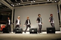 Da-iCE。1月15日に神奈川・ラゾーナ川崎プラザで行われた「SHOUT IT OUT」のレコ発イベント時の様子。