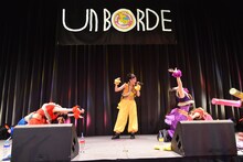 伊藤千由李のソロパートではほかのメンバーが全力の“ケチャ”で応援。