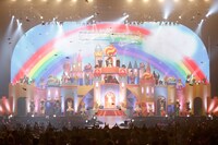 「きゃりーぱみゅぱみゅのマジカルワンダーキャッスル」のセット全景。（Photo by aki ishii）