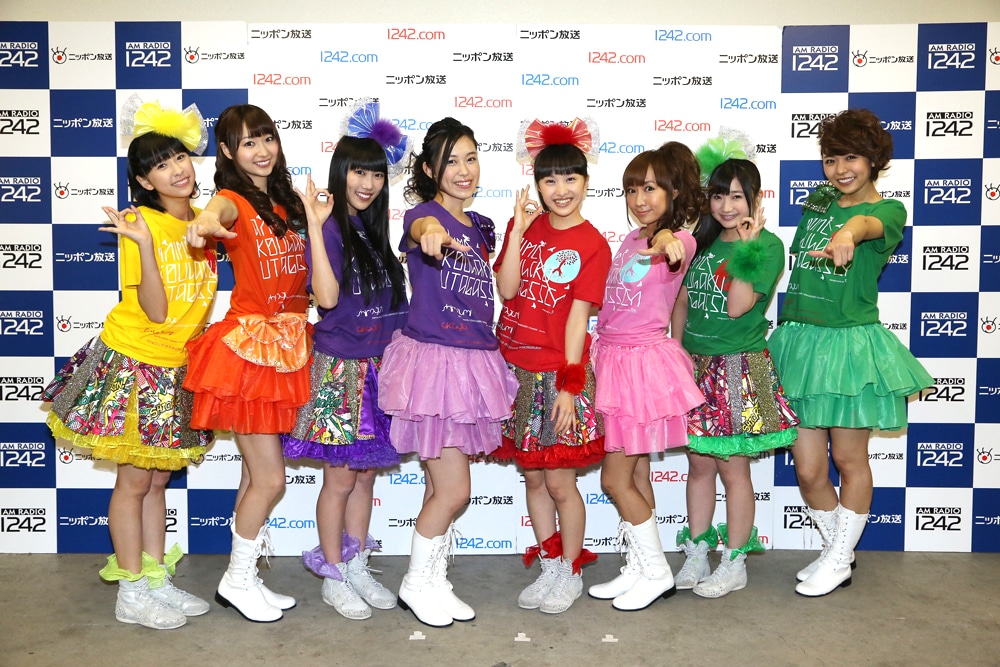 スフィアとももいろクローバーZのコラボユニット「ももいろスフィア」。左から玉井詩織、戸松遥、高城れに、寿美菜子、百田夏菜子、高垣彩陽、有安杏果、豊崎愛生。