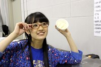 写真は昨日1月19日のイベント「新春鯱祭り」舞台裏の様子。白米を手にゴキゲンな咲良菜緒。