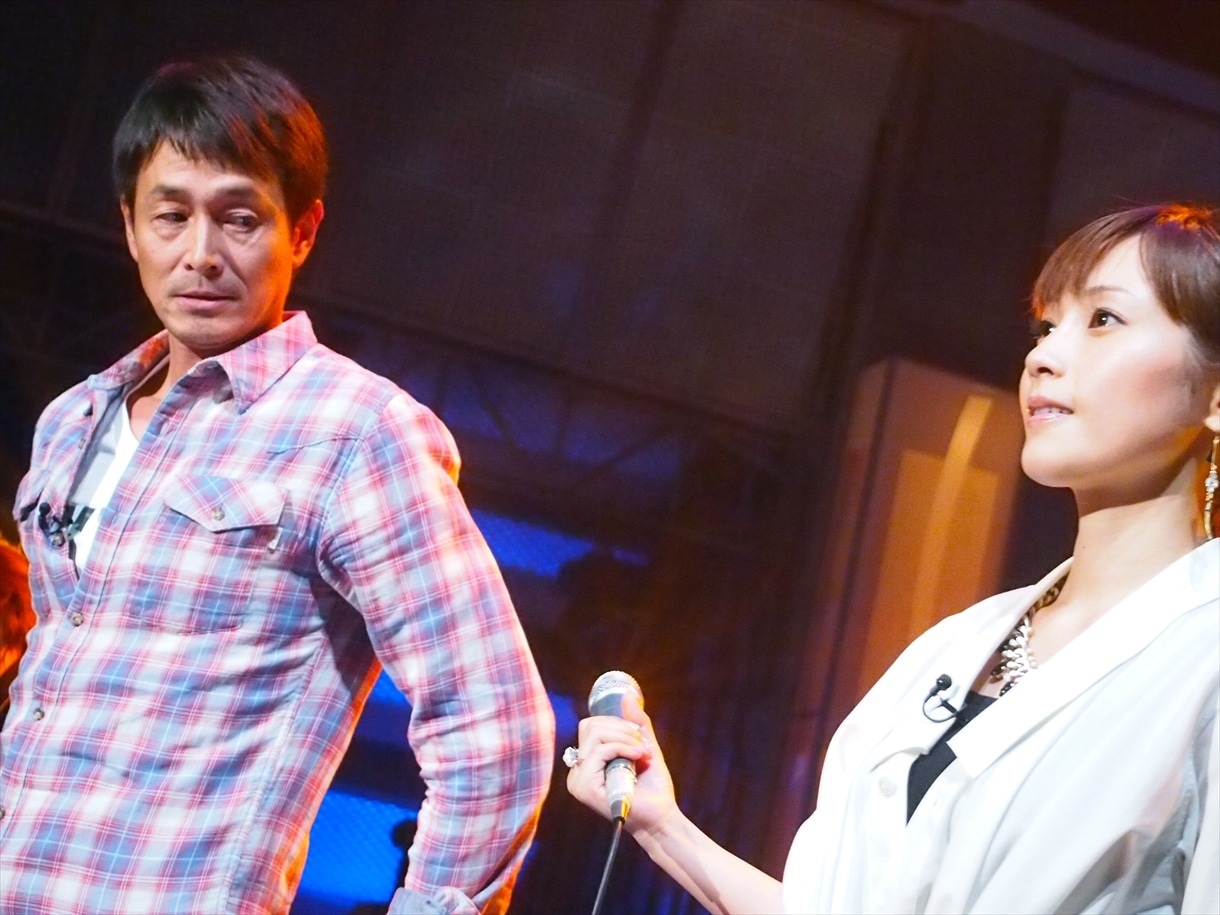 「新堂本兄弟」出演時の吉田栄作、安倍なつみ。
