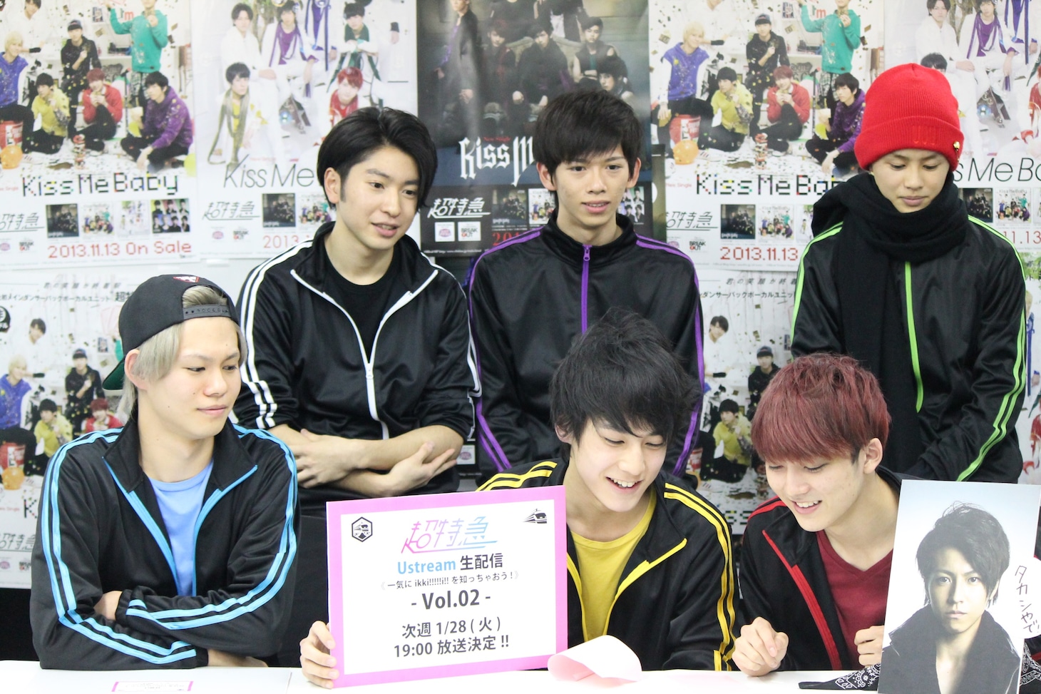 超特急のUstream番組「一気にikki!!!!!i!!を知っちゃおう！ Vol.1」のワンシーン。