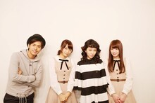 左からK、深川麻衣、加藤ミリヤ、高山一実。