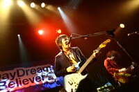 「DayDreamBeliever」The SALOVERSのライブの様子。