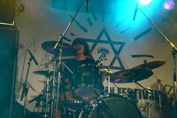 沖山良太（Dr / SEBASTIAN X）