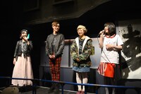 幕間のファッショントーク。