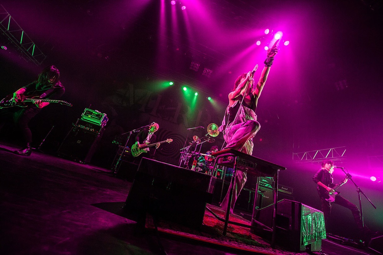 昨日1月23日に行われた「MERRY NEW SINGLE『ZERO -ゼロ-』発売記念 TOUR2013-2014『devour act 3』-CHAOS-」東京・SHIBUYA-AX公演の模様。（撮影：中村卓）