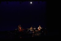 高田漣「ロッカデリック・アンサンブル」の様子。（撮影：三浦憲治）