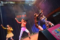 「KAWAII POP FES by＠JAM in台湾」Dancing Dollsのライブの様子。