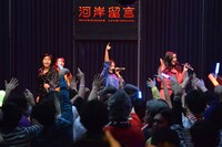 「KAWAII POP FES by＠JAM in台湾」Dancing Dollsのライブの様子。