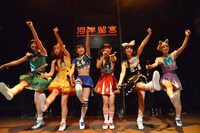「KAWAII POP FES by＠JAM in台湾」でんぱ組.incのライブの様子。