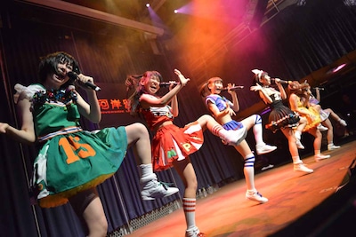 「KAWAII POP FES by＠JAM in台湾」でんぱ組.incのライブの様子。