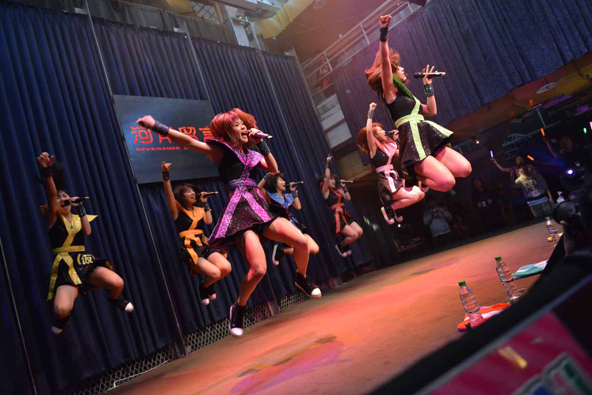 「KAWAII POP FES by＠JAM in台湾」アップアップガールズ（仮）のライブの様子。