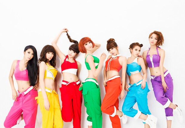 ウェザーガールズ。左から3番目が新メンバーのリア。