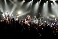 「"Thanks Giving" vol.5」よりflumpoolのパフォーマンスの様子。（撮影：橋本塁 [SOUND SHOOTER & STINGRAY]）