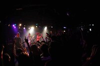 this is not a businessワンマンライブ 「オオカミさんの聖地でやらせてもらえるのがこの上ない喜びgood!!ライブ by 天狗」の様子。