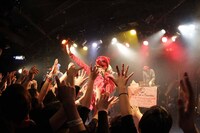 this is not a businessワンマンライブ 「オオカミさんの聖地でやらせてもらえるのがこの上ない喜びgood!!ライブ by 天狗」の様子。