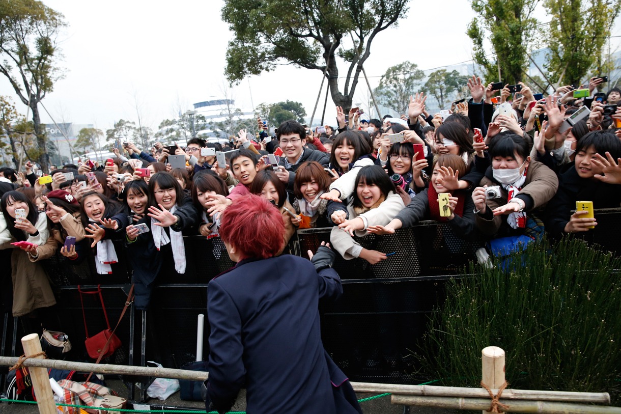 Fukaseとステージ前方のオーディエンス。 （Photo by Yosuke Kamiyama）