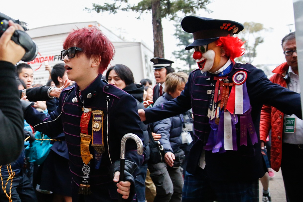 フリーライブ会場に登場するFukase、DJ LOVE。 （Photo by Yosuke Kamiyama）