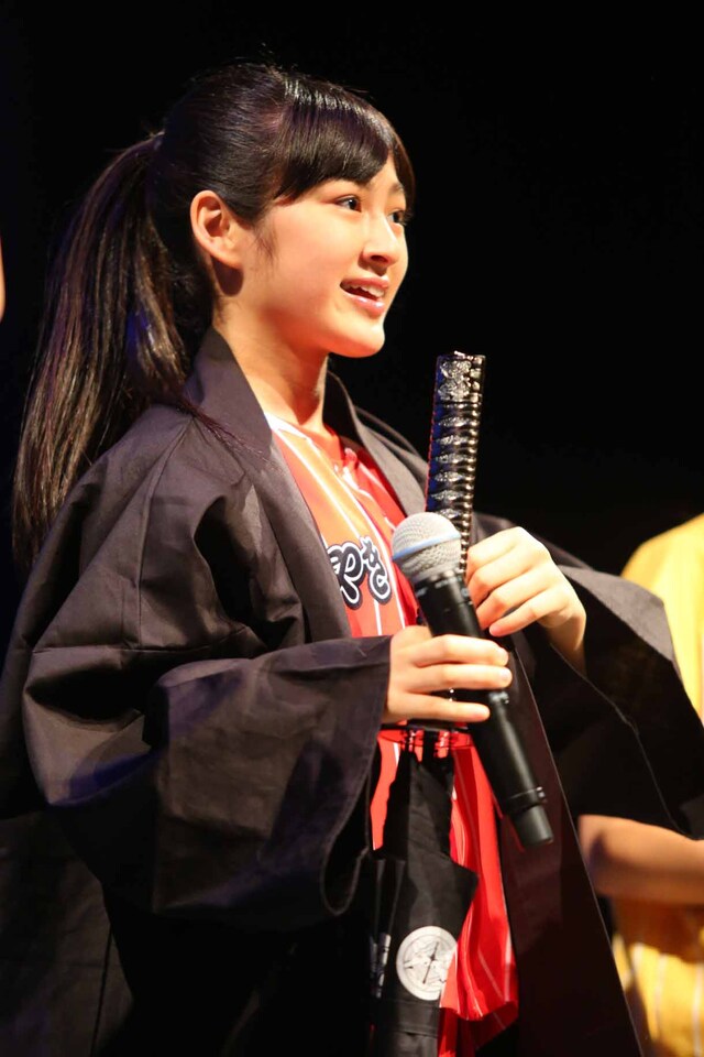 「HMV presents『なにわのはにわ』レインボーツアー出陣式」にて、出陣の挨拶をする奈良崎とわ。