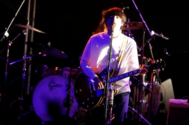 「ニコ タッチズ ザ ウォールズ ノ フェスト」東京公演よりクリープハイプのライブの様子。（撮影：上飯坂一）