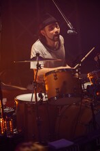 対馬祥太郎（Dr）（撮影：上飯坂一）