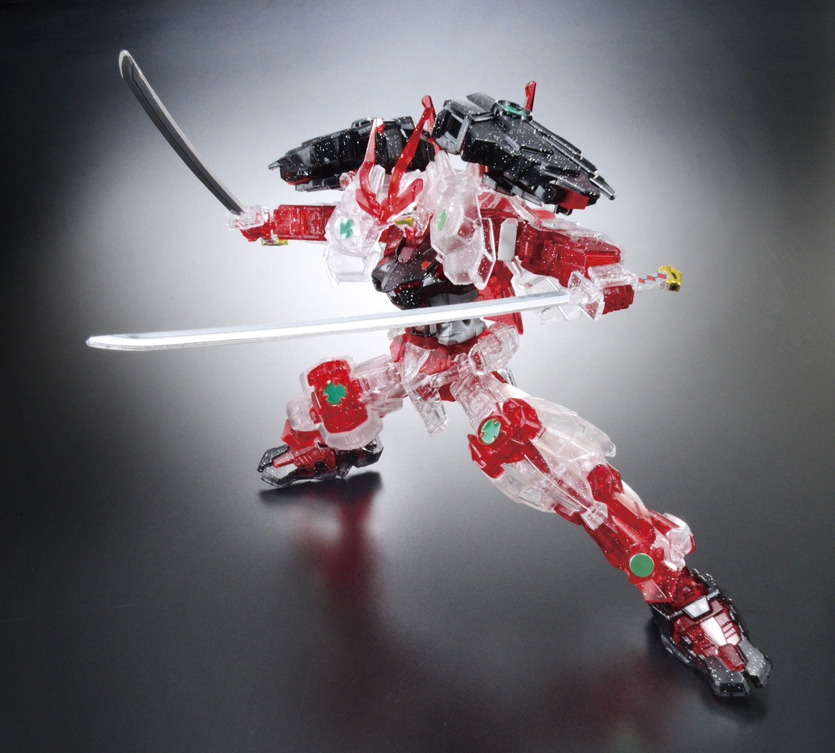 BACK-ON「wimp ft. Lil' Fang（from FAKY）」CD＋GOODS盤に付属するプラモデル「HG 1/144 戦国アストレイ頑駄無 プラフスキーパーティクルクリアver.」。