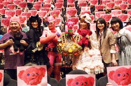 中川翔子「ヌイグルマーZ」初日迎えダメ子衣装で舞台挨拶