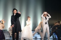 KREVAとMummy-Dがコラボ曲「ファンキーグラマラス」をパフォーマンスする場面はファン必見。