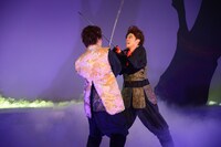 左から植原卓也、入野自由。