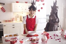 「手づくりチョコ篇」撮影中の秋本帆華。