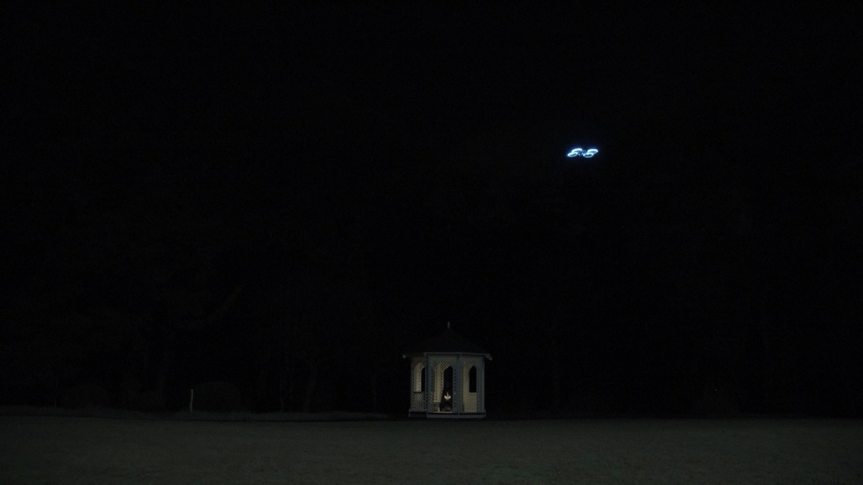 やくしまるえつこ「X次元へようこそ」PVのワンシーン。