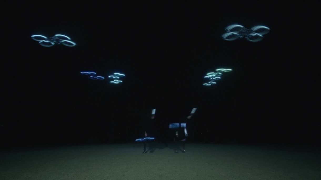 やくしまるえつこ「X次元へようこそ」PVのワンシーン。