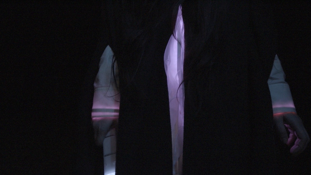 やくしまるえつこ「X次元へようこそ」PVのワンシーン。