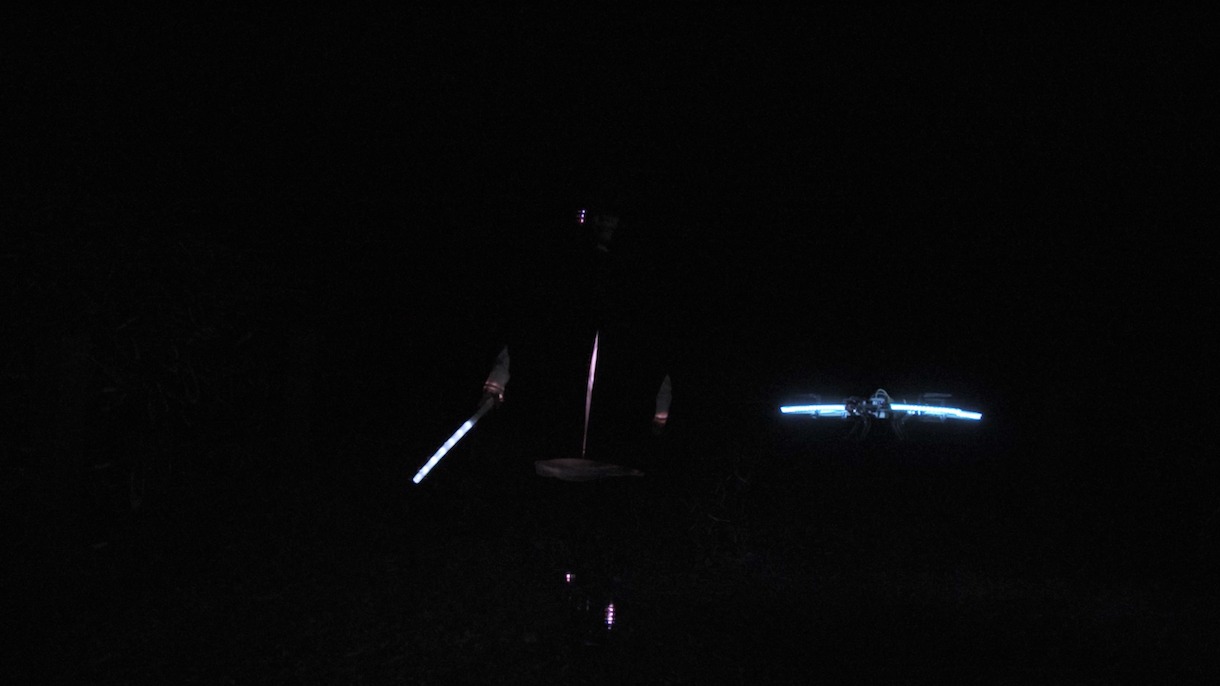 やくしまるえつこ「X次元へようこそ」PVのワンシーン。