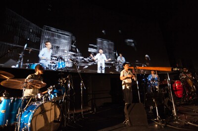 GOMA & The Jungle Rhythm Section「フラッシュバックメモリーズ4D」の様子。