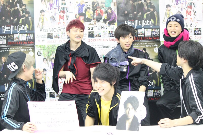 「一気にikki!!!!!i!!を知っちゃおう！ Vol.2」配信中の様子。