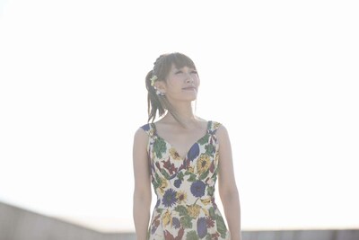 今週の人気の画像1位は「坂本美雨が結婚報告『入籍なう！』」より、坂本美雨。