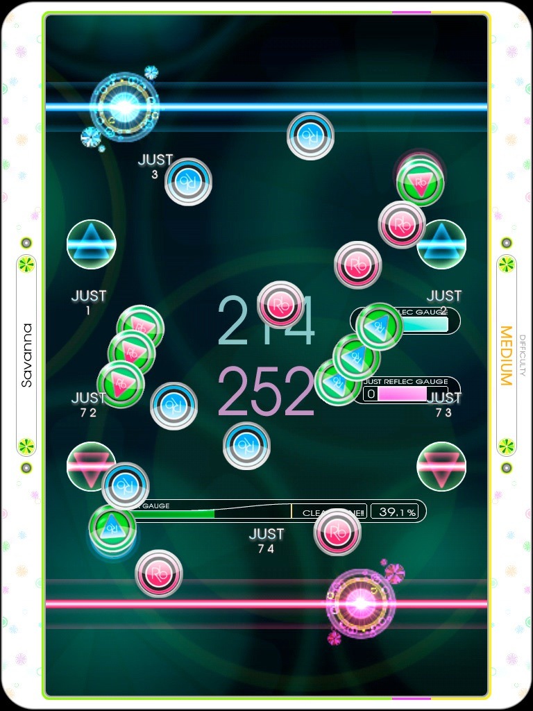 「REFLEC BEAT plus」プレイ中の画面。