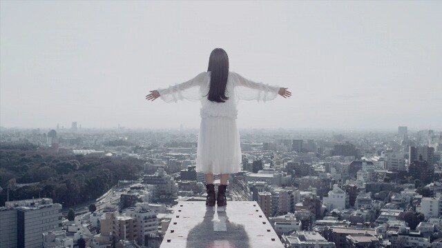 miwa「Faith」ビデオクリップのワンシーン。