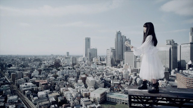 miwa「Faith」ビデオクリップのワンシーン。