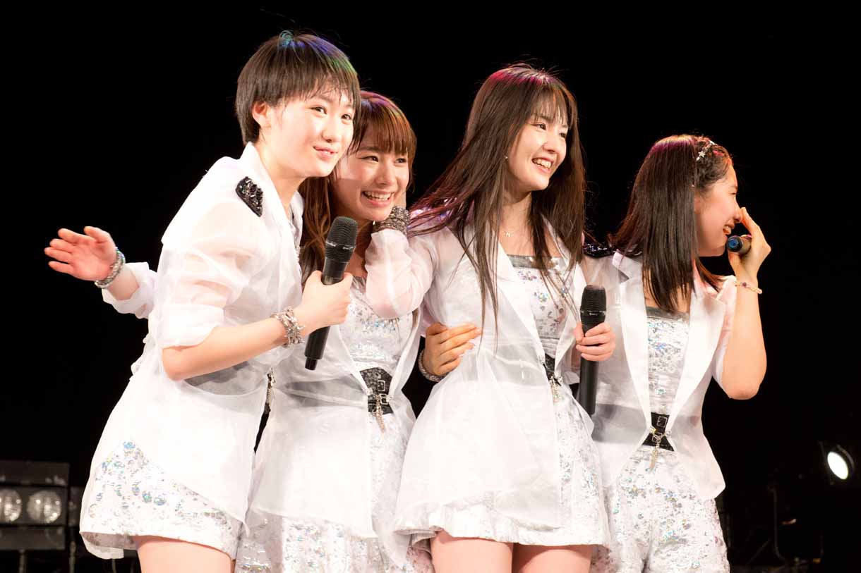 左から工藤遥、石田亜佑美、道重さゆみ、佐藤優樹。