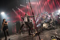 a flood of circle「Tour I'M FREE “AFOCの47都道府県制覇！形ないものを爆破しにいくツアー / 迷わず行けよ編”」赤坂BLITZ公演の様子。（撮影：新保勇樹）